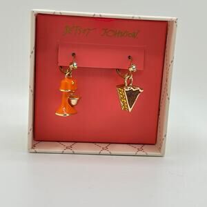 Betsey Johnson Orange Mixer & Pumpkin Pie Matching Set Earrings- New In box!